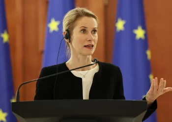 جنود إسرائيليون “يطلقون النار” على دبلوماسيين في زيارة للضفة الغربية