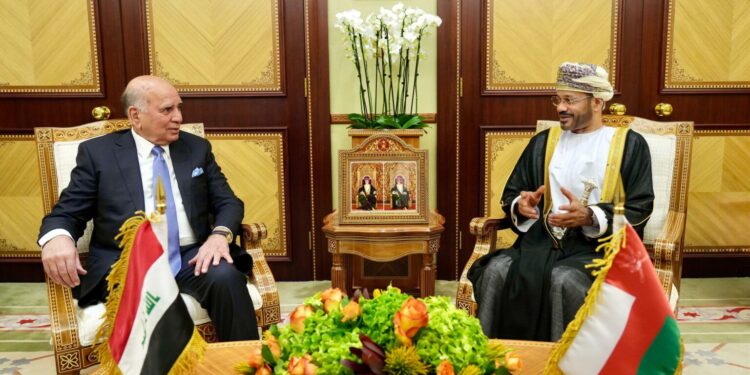 وزير الخارجية يؤكد لنظيره العماني جاهزية العراق لاستضافة القمة العربية