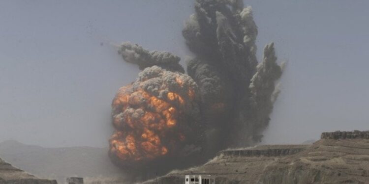 قصف أمريكي على صنعاء وتصعيد في مدن أخرى