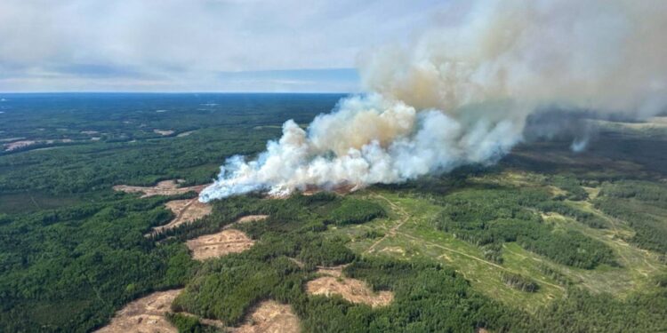 كندا.. دخان الحرائق وصل أجواء شمال أوروبا