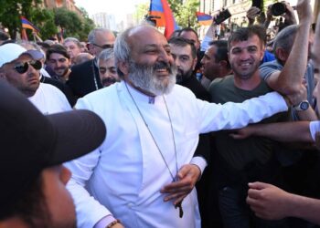 رئيس الوزراء الأرميني يعلن إحبــــاط “محاولة انقلاب” قادها رجل دين
