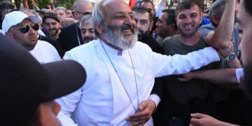 رئيس الوزراء الأرميني يعلن إحبــــاط “محاولة انقلاب” قادها رجل دين
