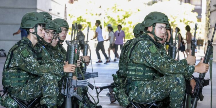 تايوان تتجهز لـــ”مصير أوكرانيا وإسرائيل” بتعليمات الحماية