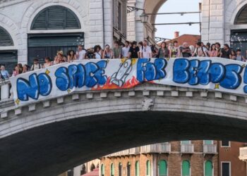 زفاف بيزوس يغرق البندقية في بحر الثراء والغضب الشعبي