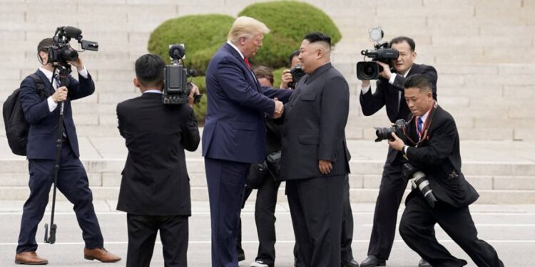 ترامب.. سنعمل على حــــل الصراع مع كوريا الشمالية