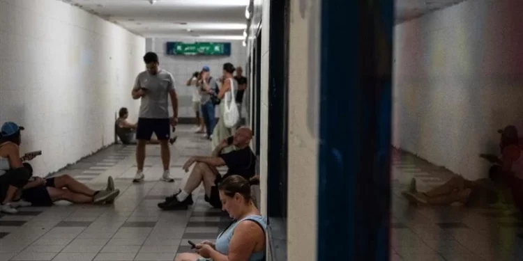 تل أبيب تحذر الإسرائيليين,, ادخلو المخابئ