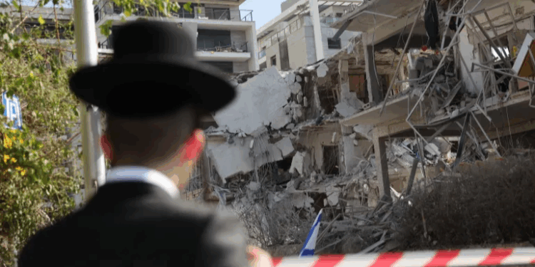 إيران نفذت 11 هجوماً وأطلقت 370 صاروخاً و100 مسيرة