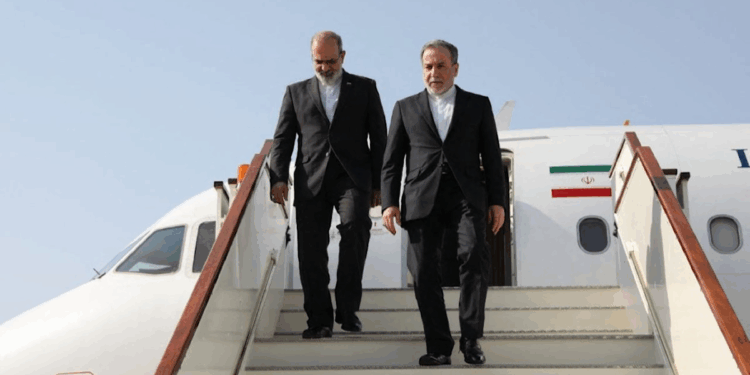 وفد تفاوض إيراني يصل سلطنة عُمان