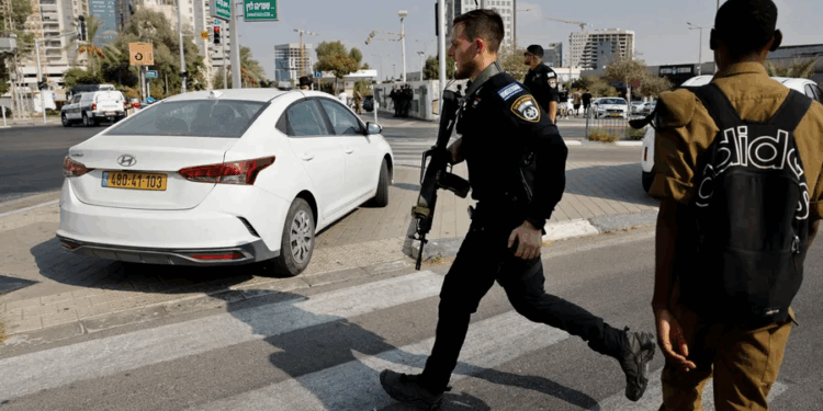 إسرائيل تعتقل متهما بالتجسس لإيران