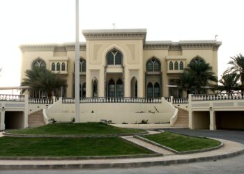 السفارة الأمريكية في قطر تحذر موظفيها والمواطنين بعدم التنقل توخي الحذر