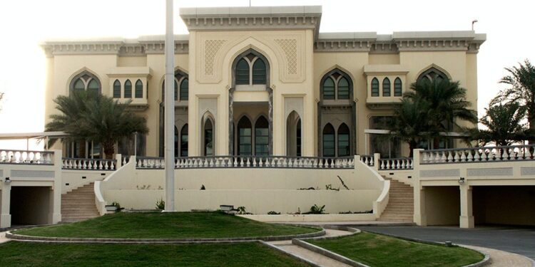 السفارة الأمريكية في قطر تحذر موظفيها والمواطنين بعدم التنقل توخي الحذر