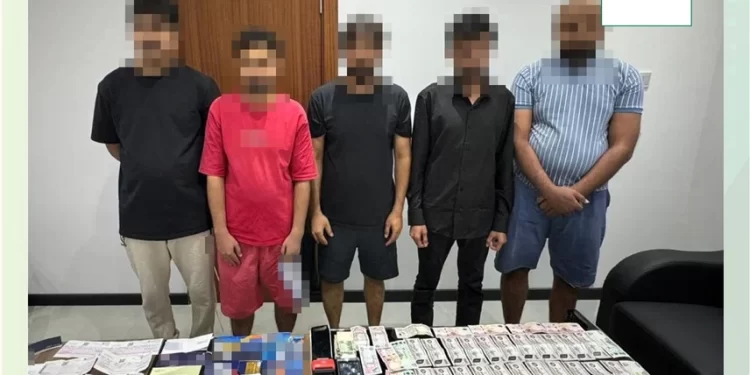 دبي.. ضبط عصابة تستولي على بيانات بنكية عبر روابط وهمية