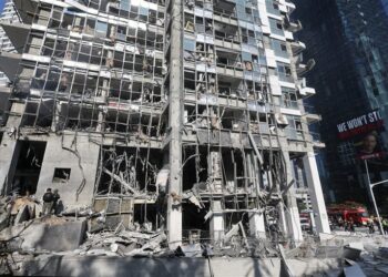 إيران توجه أعنف ضربة لإسرائيل منذ اندلاع الحرب