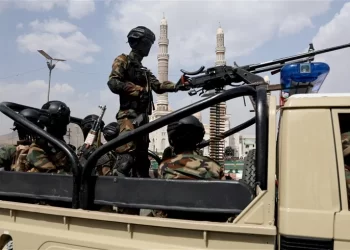 الحوثيون يهددون السفن الأمريكية في البحر الأحمر