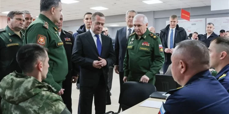 روسيا تلمّح إلى تزويد إيران بأسلحة نووية