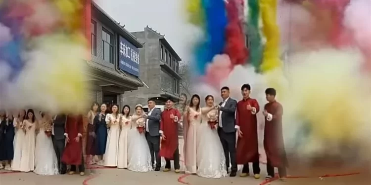 صورة زفاف تتحول إلى ترند عالمي ساخر