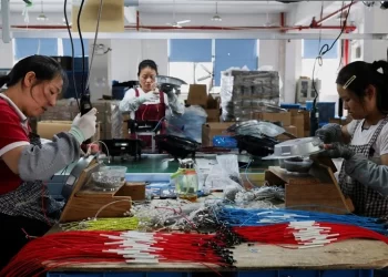 الصين.. تراجع نشاط المصانع بسبب الرسوم الأمريكية