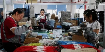 الصين.. تراجع نشاط المصانع بسبب الرسوم الأمريكية