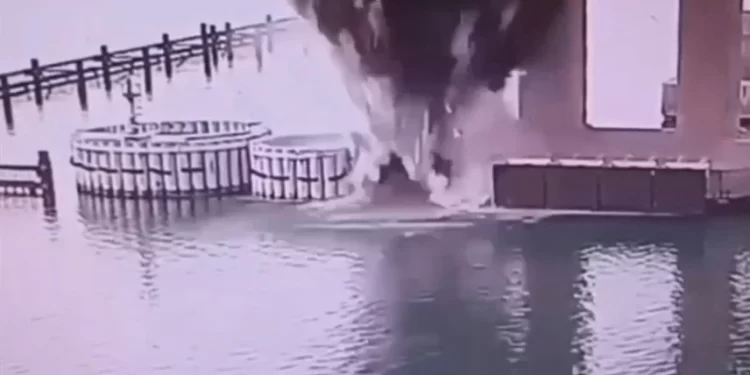 أوكرانيا تفجر جسر القرم الرابط مع روسيا ,,, للمرة الثالثة