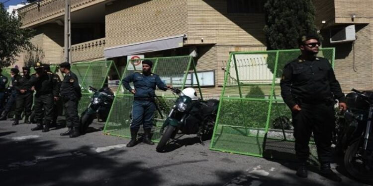 الاستخبارات الإيرانية تضبط (127 كغم) من المواد المتفجرة بطهران