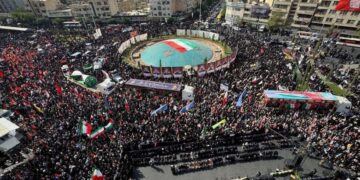 إيران.. التشييــــع الجماهيري الحاشد اليوم هو رد على الإرهاب