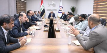 رئيس هيأة الإعلام والاتصالات يستقبل وفداً إعلامياً إيرانياً رفيعاً ويشدد على أهمية الإعلام المهني في تعزيز العلاقات وتكريس الحقائق