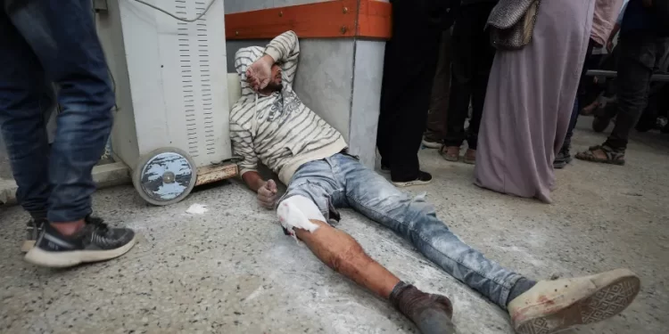 إسرائيل تقتـــل 23 شخص في غزة معظمهم قرب موقع توزيع مساعدات