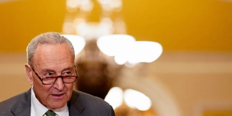 زعيم الديمقراطيين بالشيوخ الأمريكي يطلب إحاطة بشأن الوضع بين إيران وإسرائيل