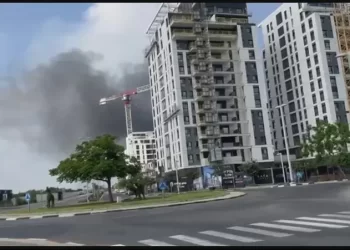 رشقة بنحو 30 صاروخاً إيرانياً بسماء إسرائيل