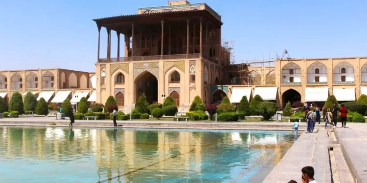 أصفهان التاريخية في معقل الصناعات النووية