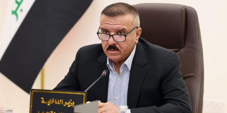 وزير الداخلية يناقش مع القيادات الامنية في النجف الخطة المعدة لشهر محرم