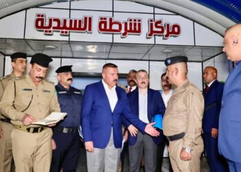 الشمري يزور مركز شرطة السيدية فجراً ويشيد بجهود منتسبيه في تعزيز الأمن