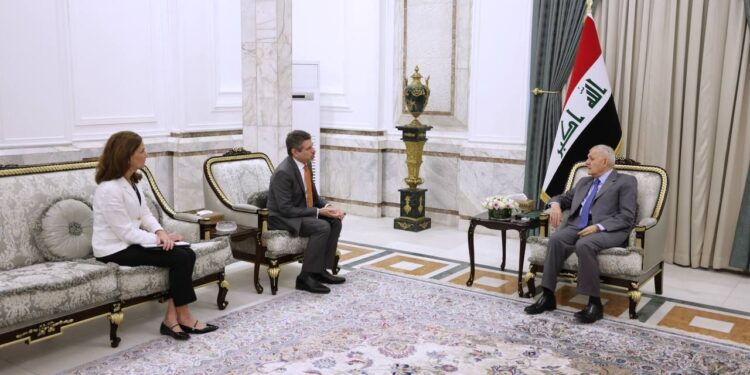 رئيس الجمهورية يستقبل القائم بأعمال السفارة الأمريكية الجديد لدى العراق