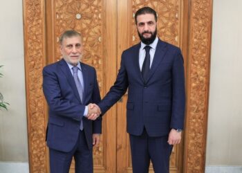الشرع يستقبل عزت الشابندر في قصر الشعب