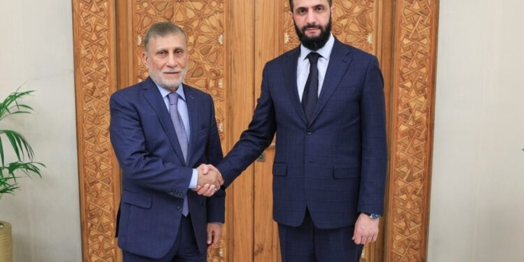 الشرع يستقبل عزت الشابندر في قصر الشعب