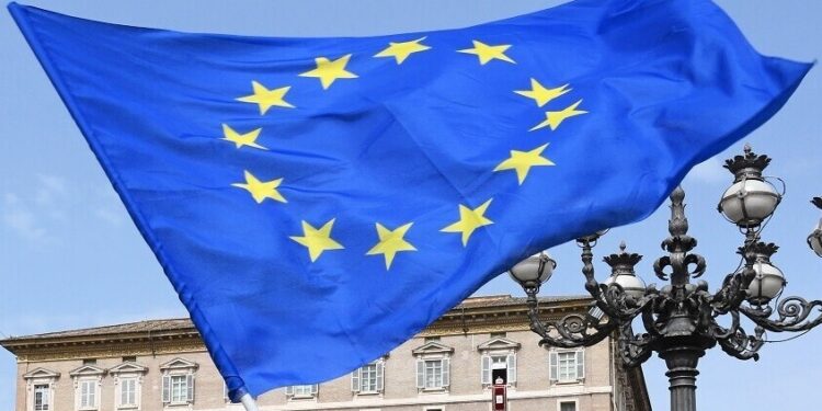 الاتحاد الأوروبي يفرض تجميد أصول وحظر سفر على 5 أشخاص مرتبطين بالأسد