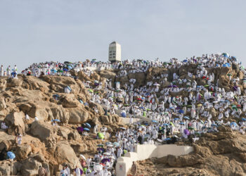 أكثر من 1.6 مليون حج على صعيد عرفات في الركن الأعظم وسط حراسة وتأمين مشددين
