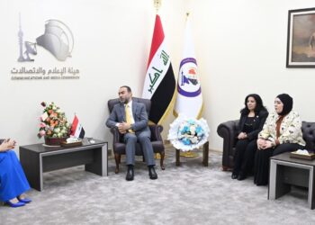 رئيس هيأة الإعلام والاتصالات يؤكد دعم مشاركة المرأة في الإعلام ويدعو لإطلاق مبادرات نوعية تعزز حضورها المهني
