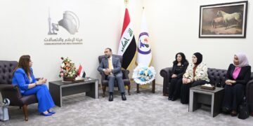 رئيس هيأة الإعلام والاتصالات يؤكد دعم مشاركة المرأة في الإعلام ويدعو لإطلاق مبادرات نوعية تعزز حضورها المهني