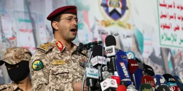جماعة الحوثي تهدد باستهداف السفن التابعة لشركات تتعامل مع الموانئ الإسرائيلية