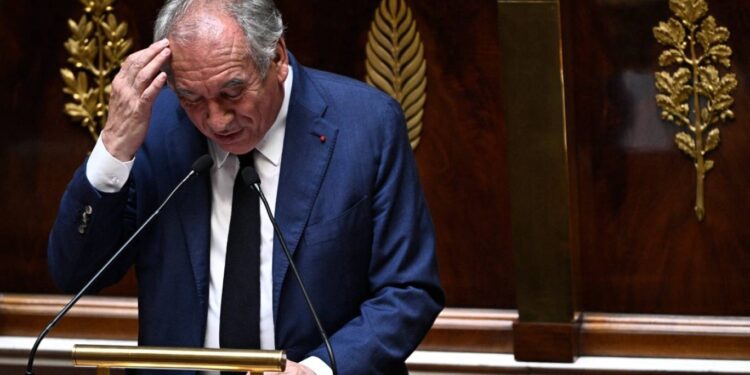 فرنسا.. رئيس الوزراء “ينجـــو” من تصويت لــحجب الثقة