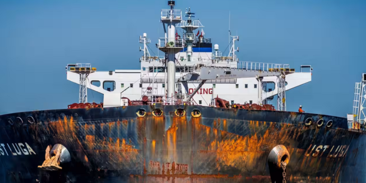 تقدير حجم الأسطول الشبح بـ 900 سفينة