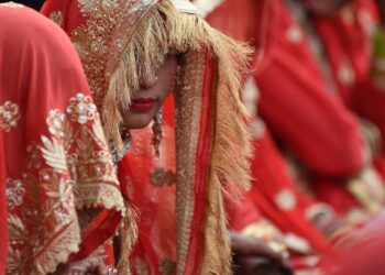 زوجان لامرأة واحدة… تقليد هندي ظنوه مندثرا