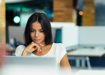 تشات جي بي تي متحيــــز ضد المرأة