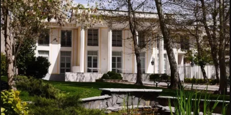 سويسرا تعلن إعادة فتـــح سفارتها في طهران