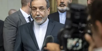 إيران تفــــاوض على النووي وتتشــبث بالصواريخ