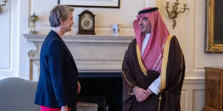 السعودية وبريطانيا تبحثان تعزيز التعاون الأمني