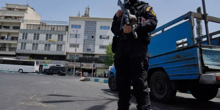 ايران.. مقتل 9 في هجوم على محكمة بجنوب شرق إيران