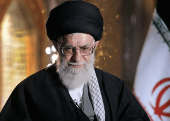 خامنئي.. قادرون على ضرب المواقع الأمريكية الحيوية في المنطقة