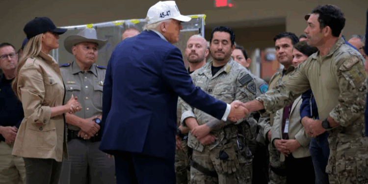 ترامب.. فيضانات تكساس “كارثة القرن”